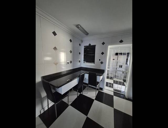 3 BEDROOM HOUSE FOR SALE IN NEWLANDS EAST